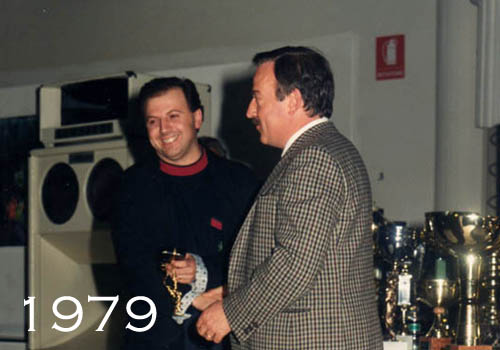 1979 Gabriele premiato dal pres. ANAM Rosa Antonio
